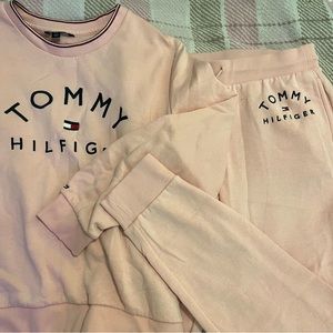 SOLD Tommy Hilfiger pink sweat set! Sweatshirt (L) and sweatpants (S). Worn once